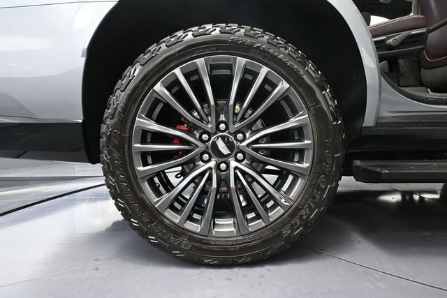 Used 2024 Cadillac Escalade V w/ LPO, ONYX Package AWD/4WD image 17