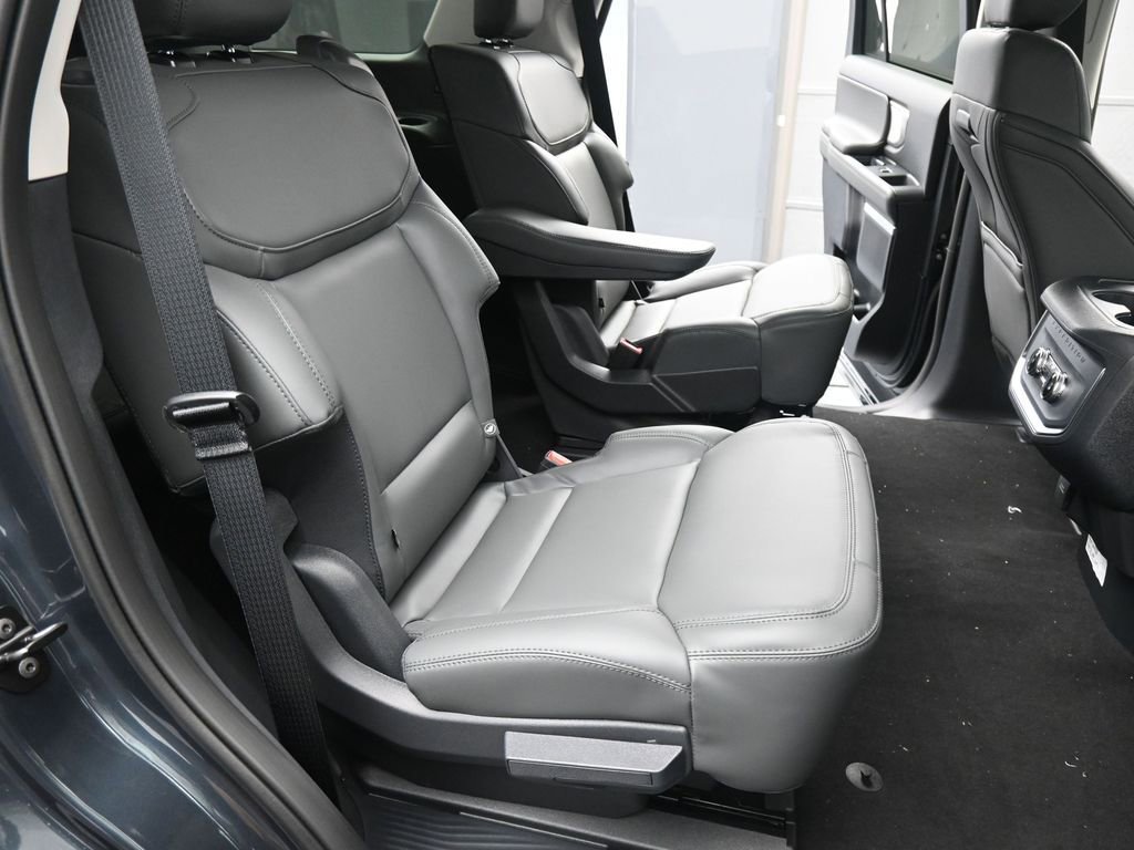 New 2026 Ford Expedition Active image 18