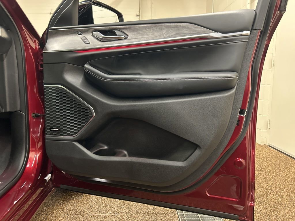 Used 2025 Jeep Grand Cherokee L Overland w/ Luxury Tech Group IV image 16