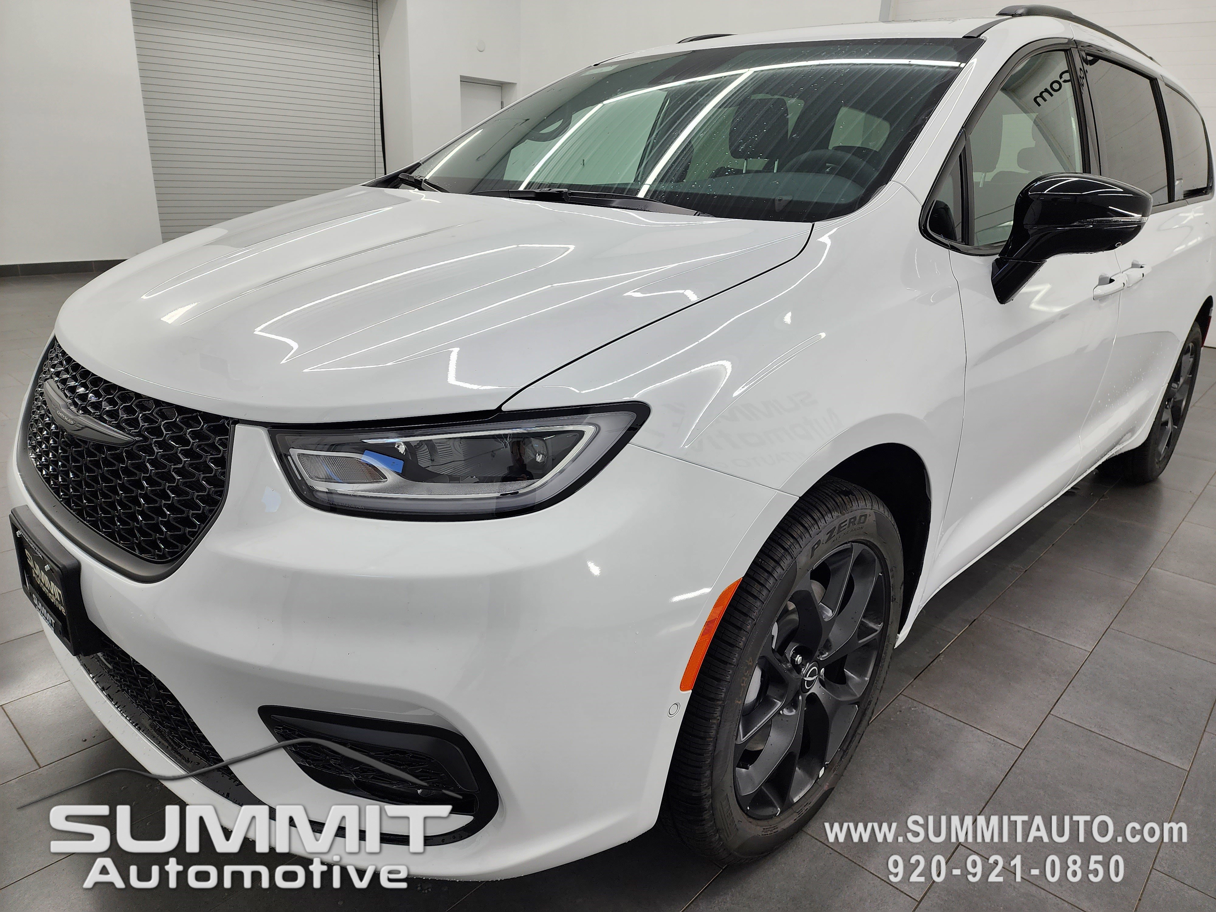 New 2026 Chrysler Pacifica Limited w/ S Appearance Package image 7