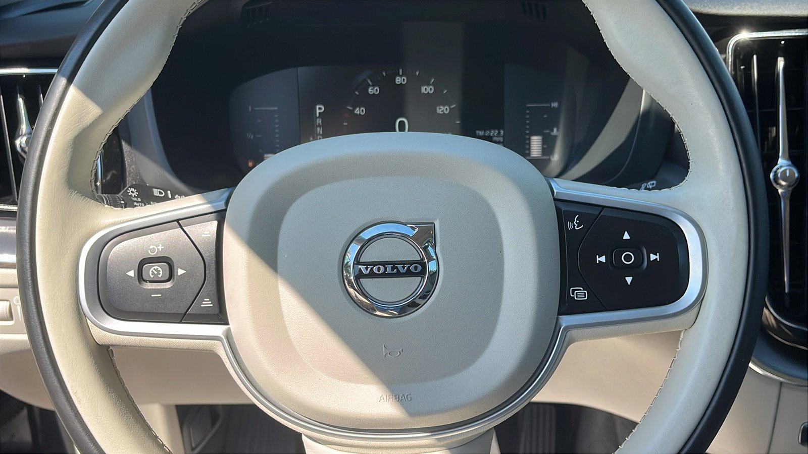 Used 2019 Volvo XC60 T6 Momentum w/ Premium Package AWD/4WD image 10