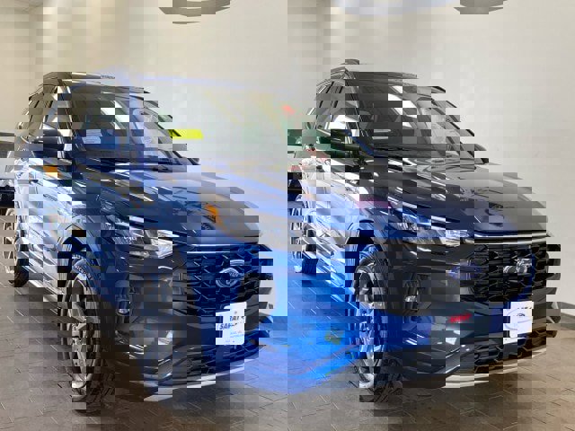 Used 2023 Ford Escape ST-Line Select AWD/4WD image 2