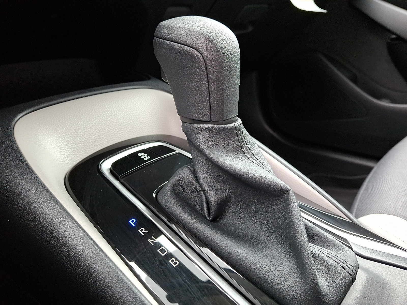 Used 2026 Toyota Corolla LE FWD image 15