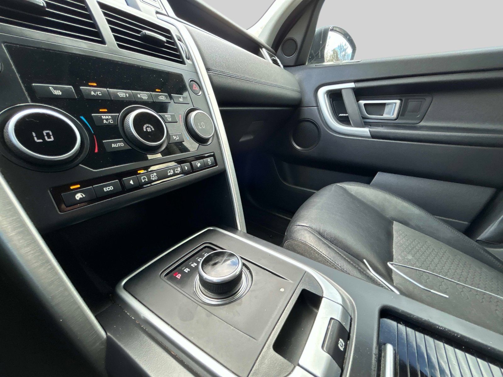 Used 2017 Land Rover Discovery Sport SE AWD/4WD image 30