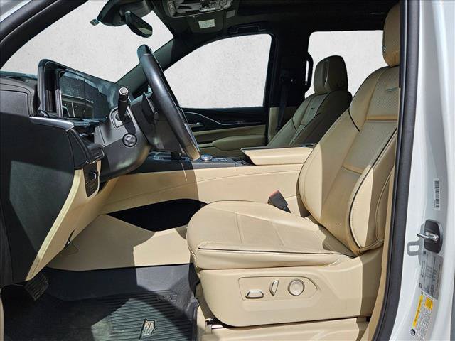 Used 2023 Cadillac Escalade Premium Luxury w/ Performance Package AWD/4WD image 16