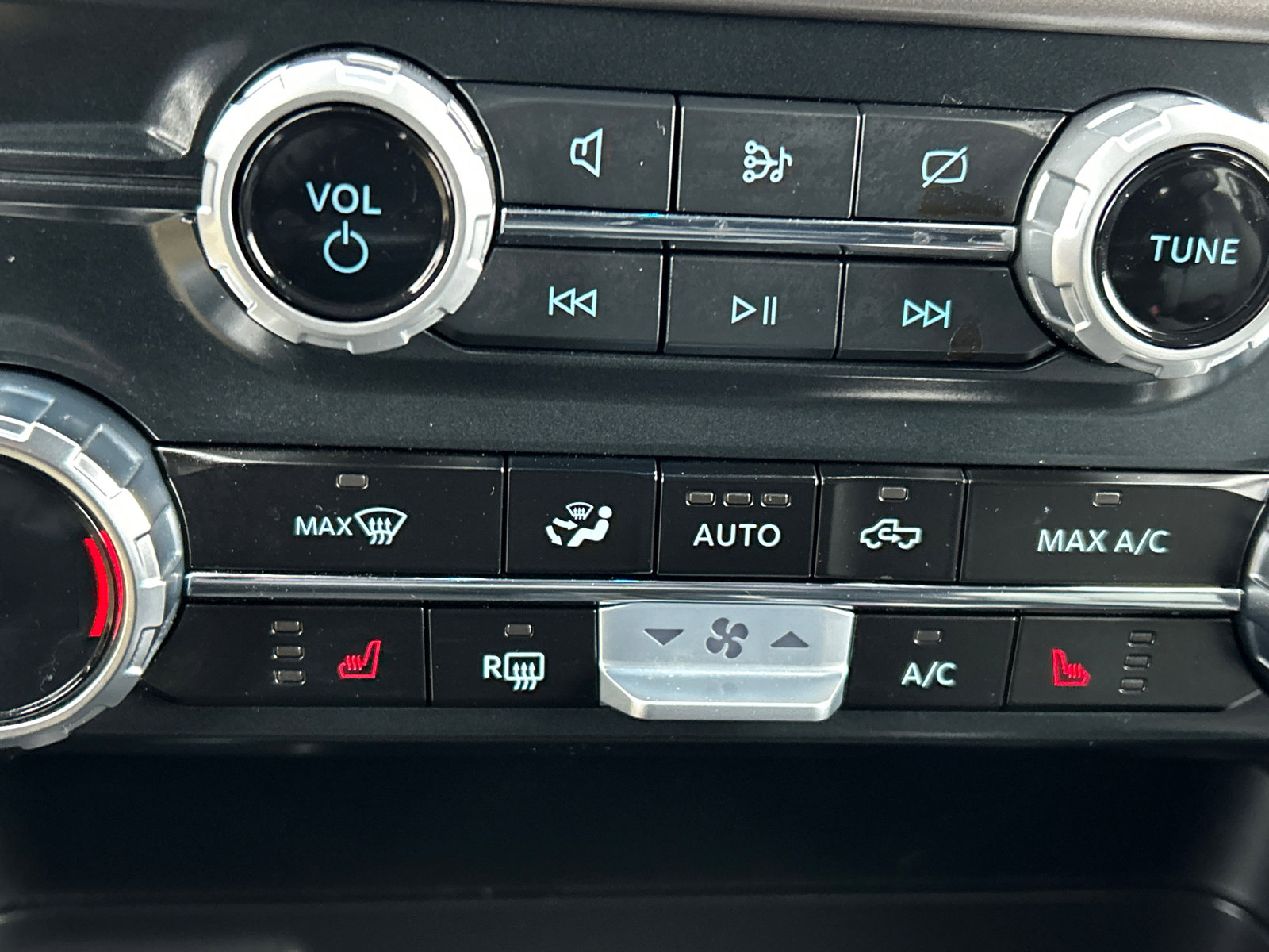 Certified 2024 Ford F150 XLT w/ Equipment Group 302A MID image 20