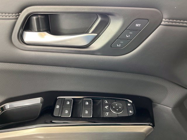 Used 2025 Nissan Pathfinder Platinum w/ Cargo Package FWD image 32
