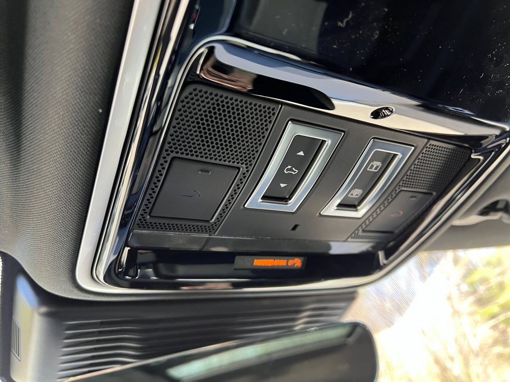 New 2026 Land Rover Range Rover Velar S AWD/4WD image 21