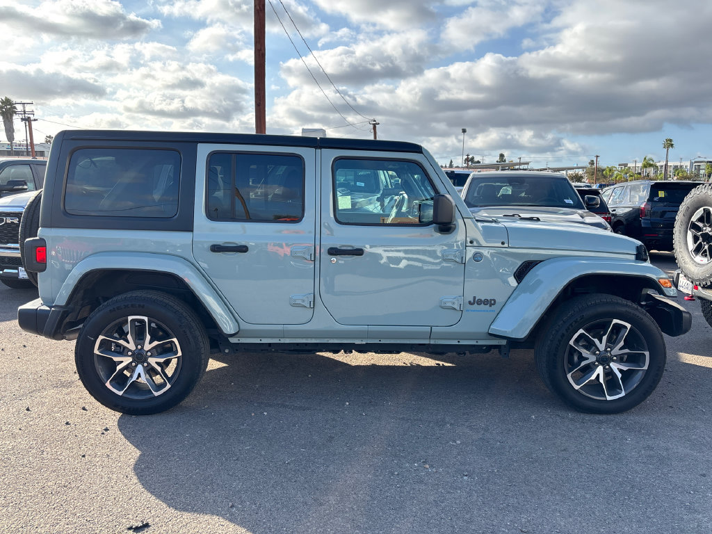 Used 2024 Jeep Wrangler Unlimited w/ Convenience Group AWD/4WD image 12