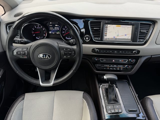 Used 2017 Kia Sedona SX Limited FWD image 12