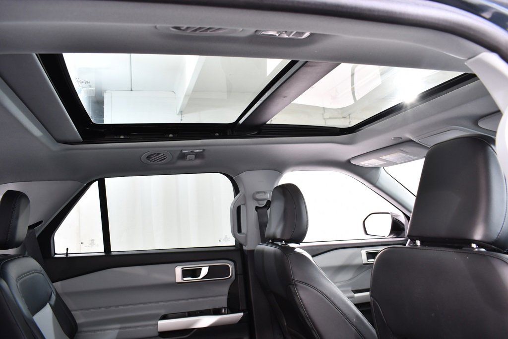 Used 2022 Ford Explorer XLT w/ Equipment Group 202A image 18