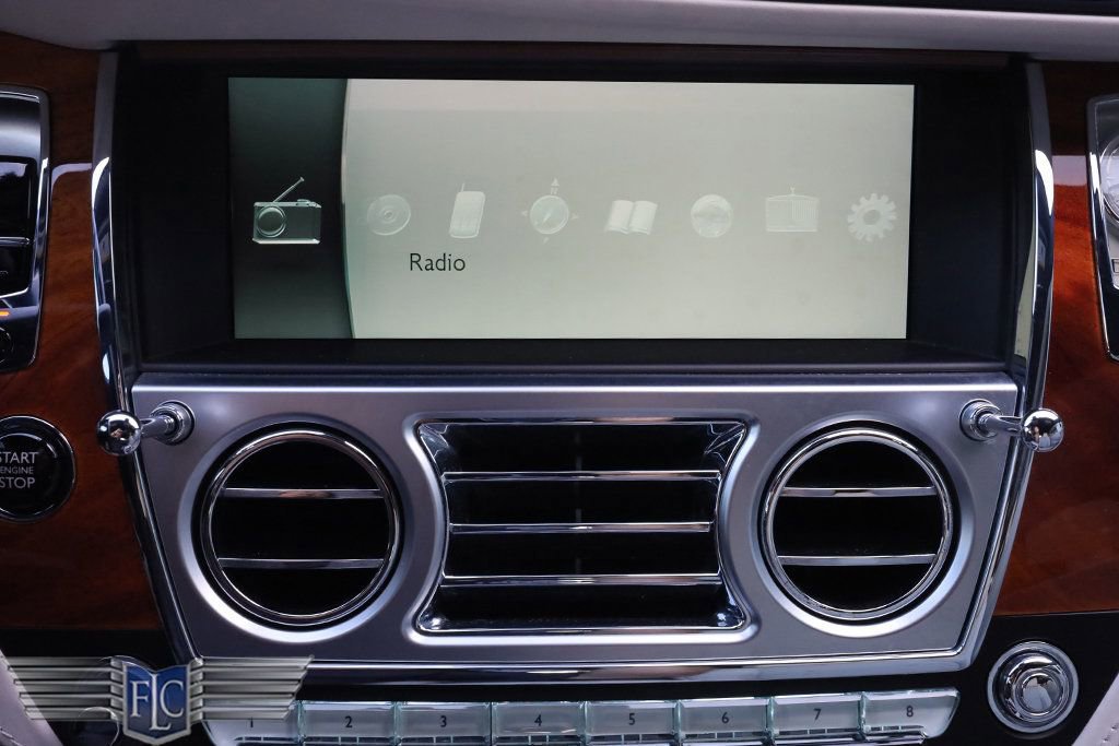 Used 2016 Rolls-Royce Dawn image 24