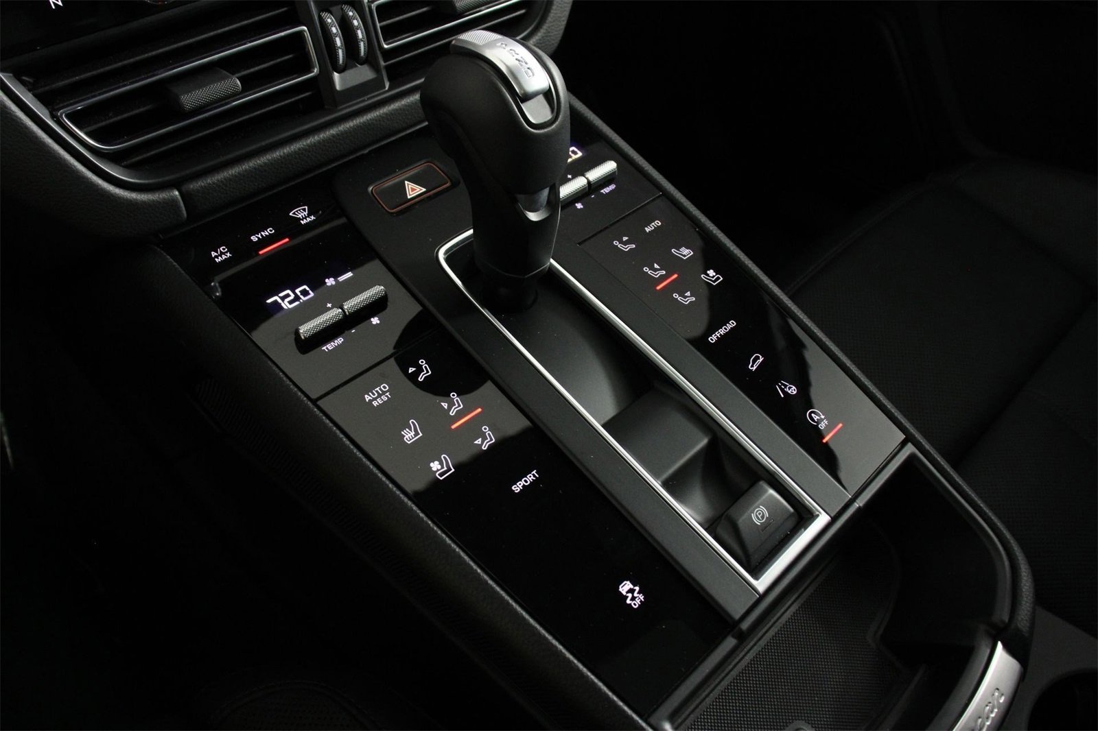 Used 2025 Porsche Macan image 18