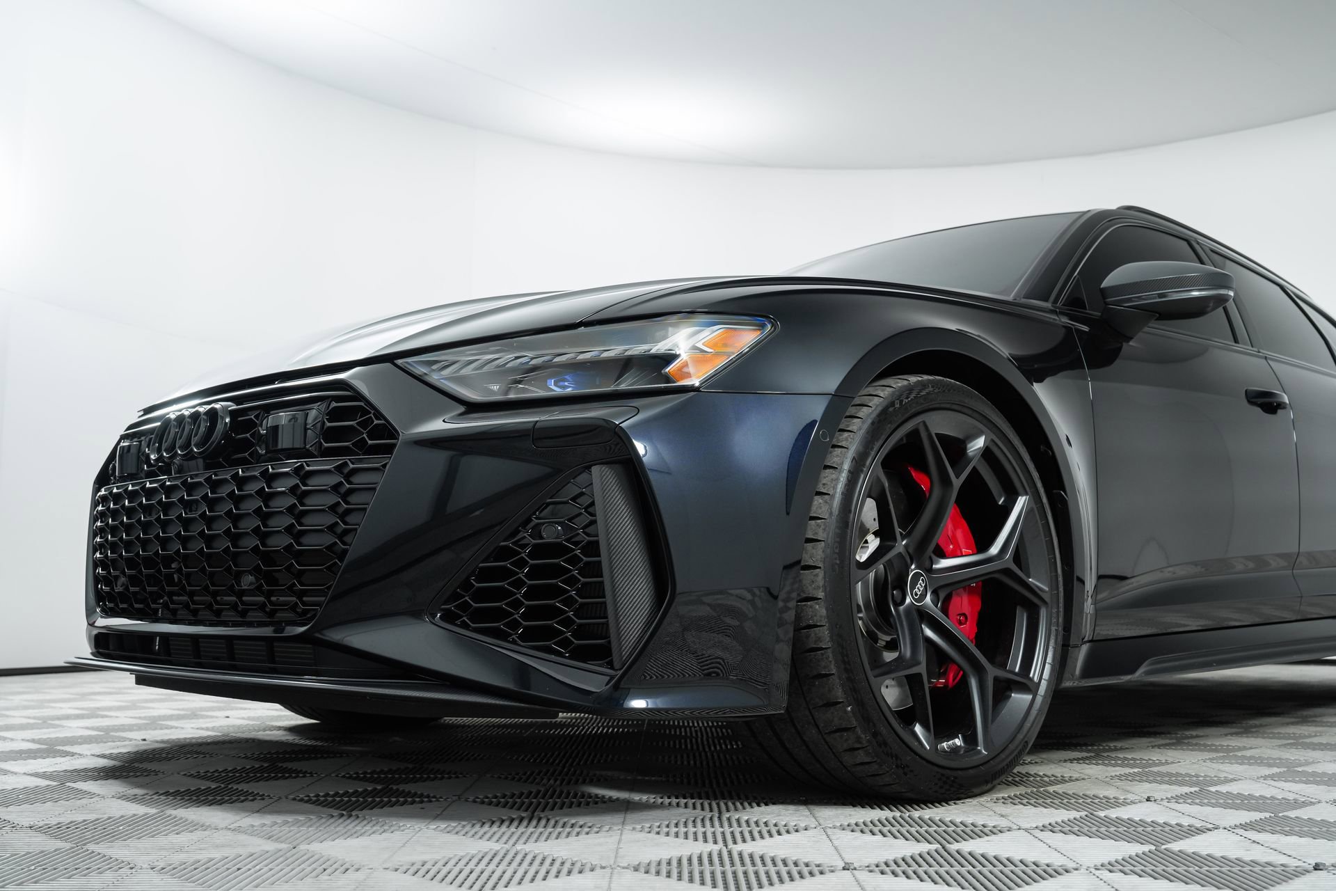 Used 2024 Audi RS 6 performance w/ Matte Carbon Package image 40