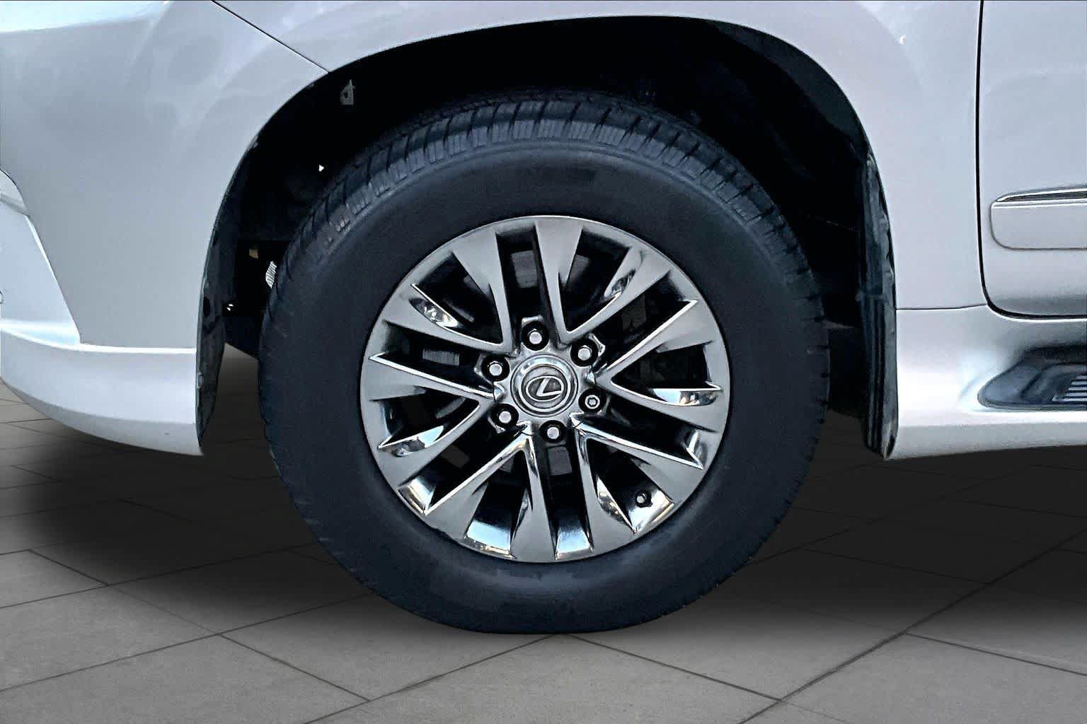 Used 2014 Lexus GX 460 Luxury AWD/4WD image 10