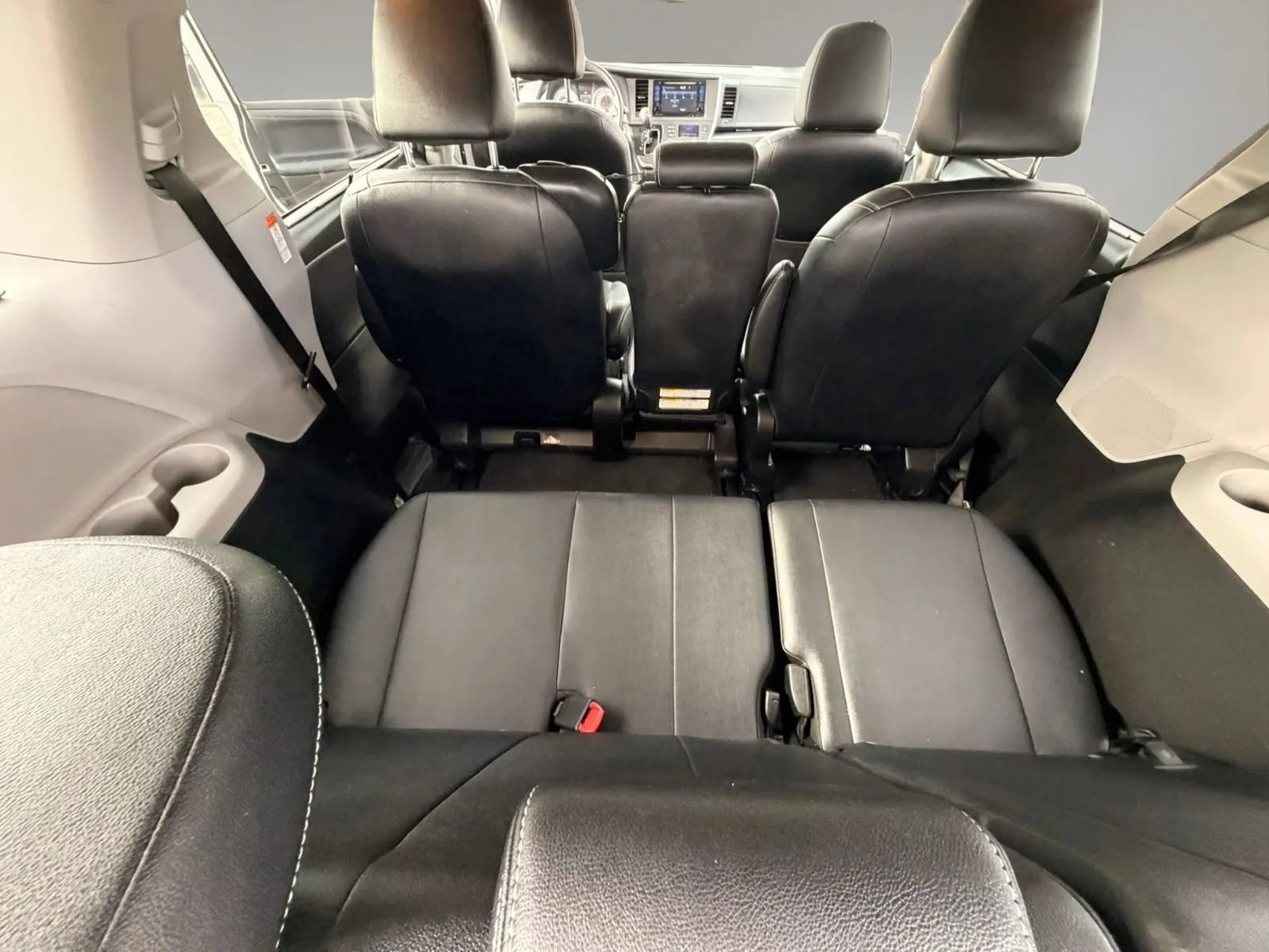 Used 2015 Toyota Sienna SE w/ SE Preferred Package FWD image 36
