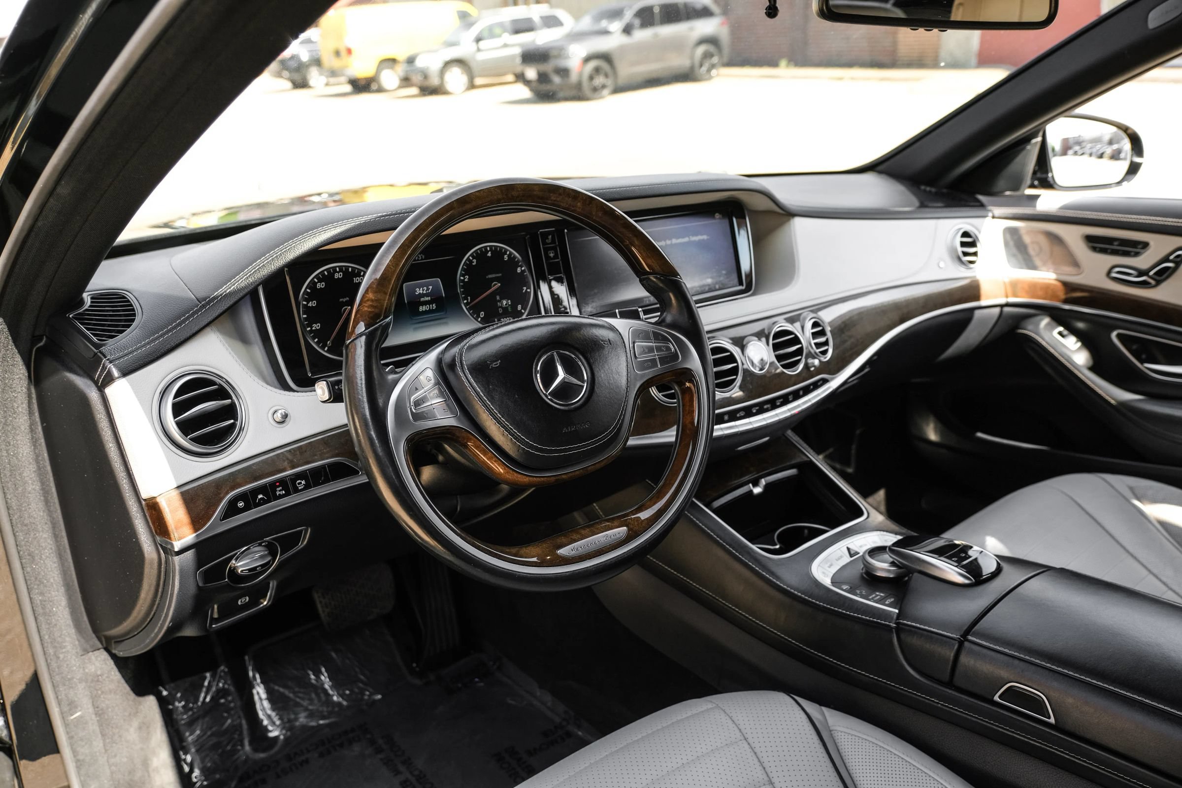 Used 2015 Mercedes-Benz S 550 Sedan image 3