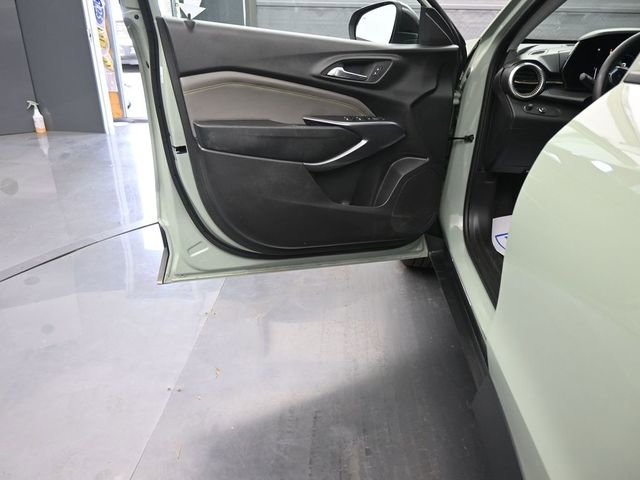 Used 2024 Chevrolet Trax ACTIV w/ Sunroof Package image 10