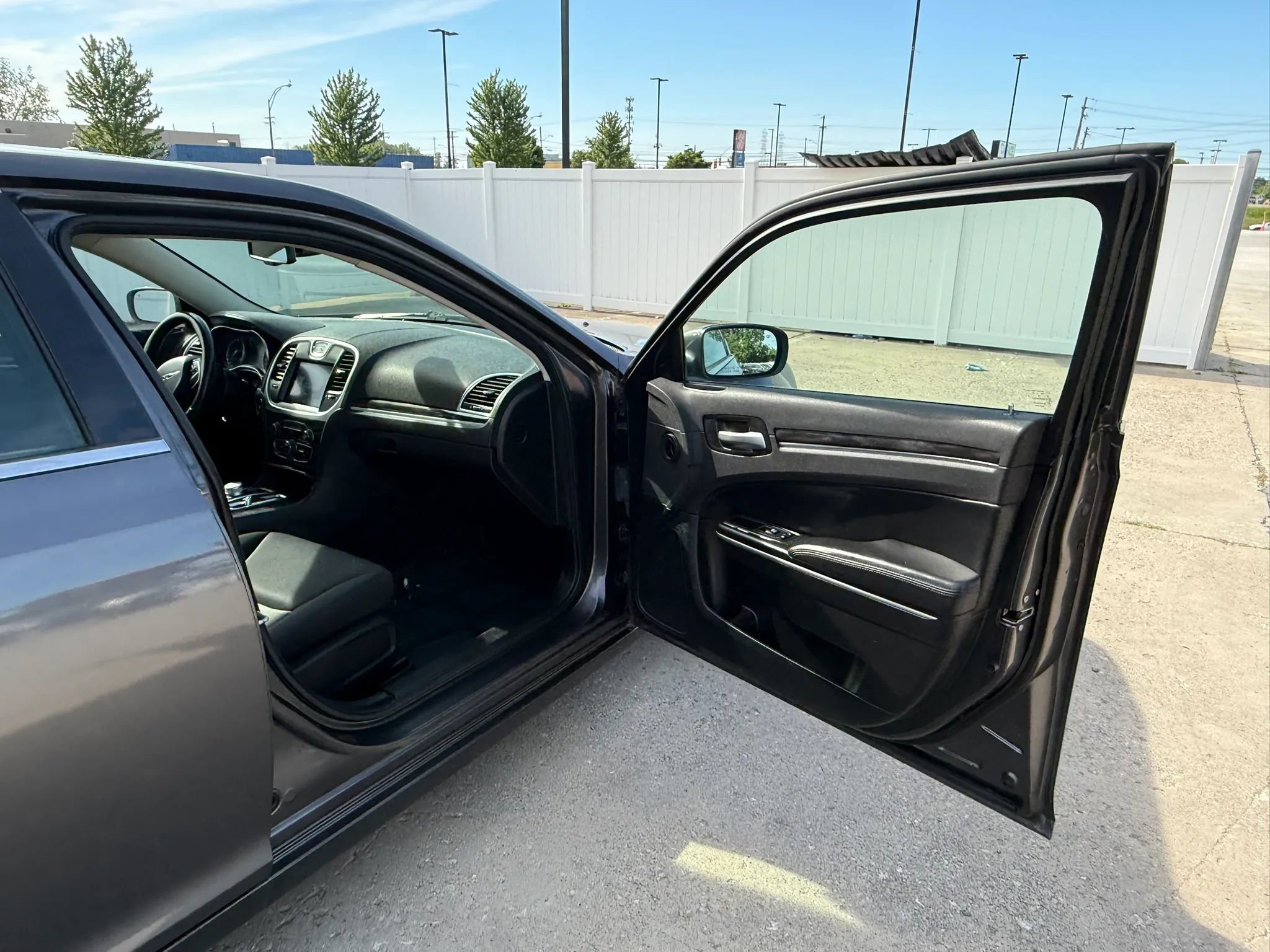 Used 2019 Chrysler 300 Touring RWD image 23