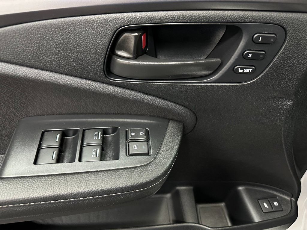 Used 2025 Honda Passport EX-L image 19