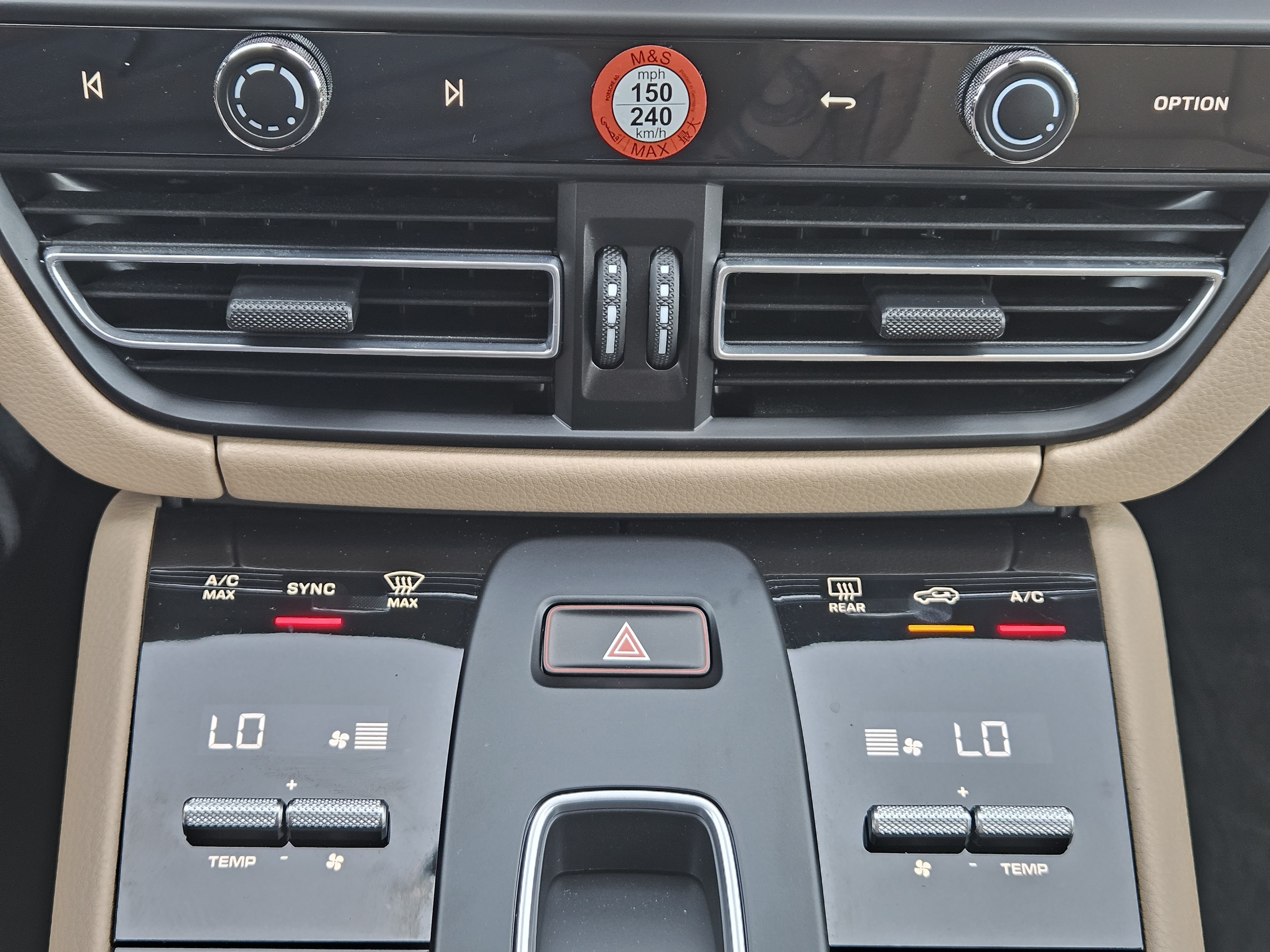Certified 2026 Porsche Macan AWD/4WD image 19