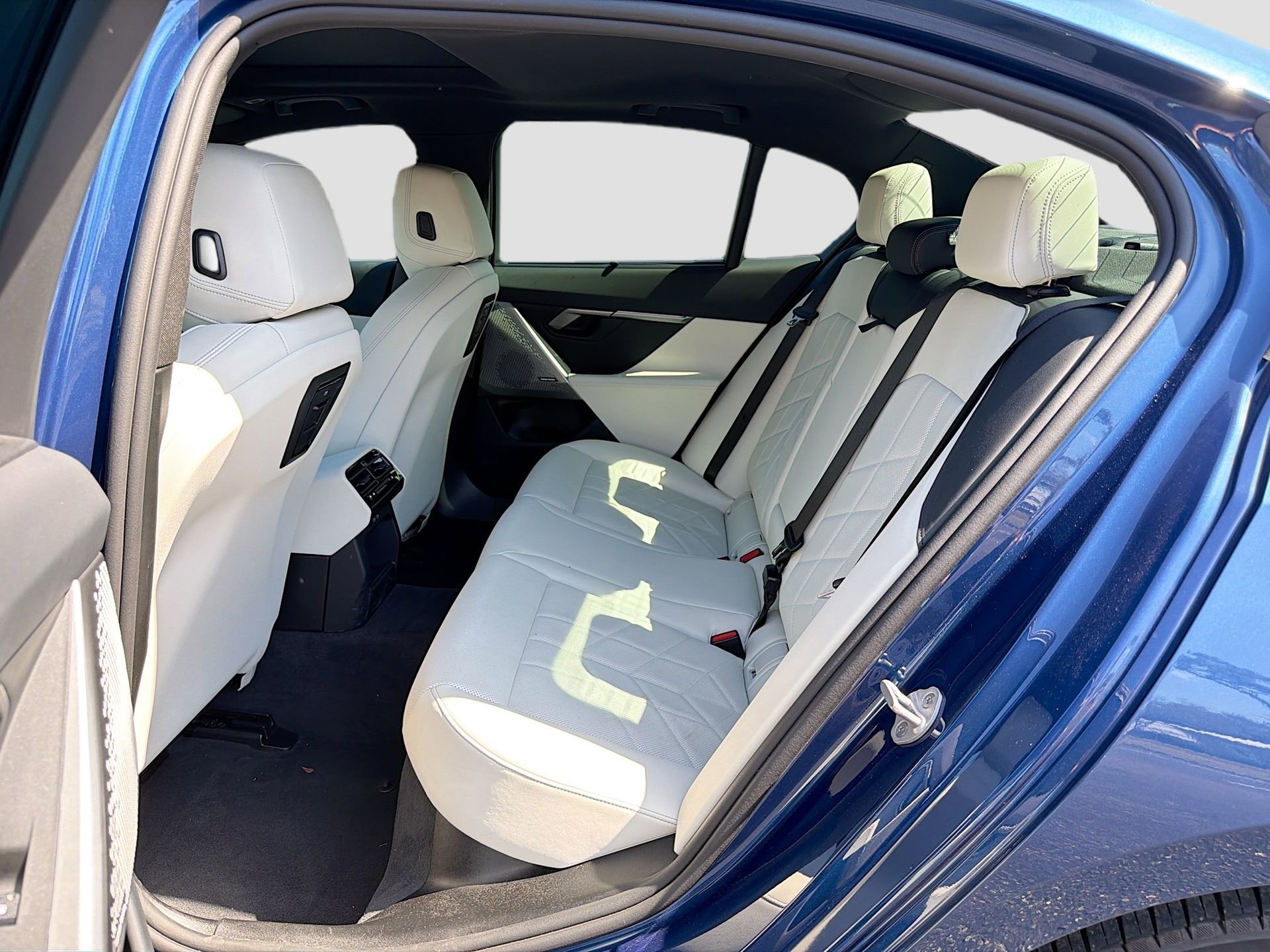 Used 2025 BMW 530i 530i w/ M Sport Package image 22