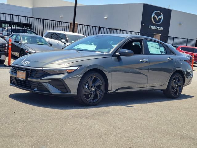 New 2026 Hyundai Elantra SEL Sport FWD image 4