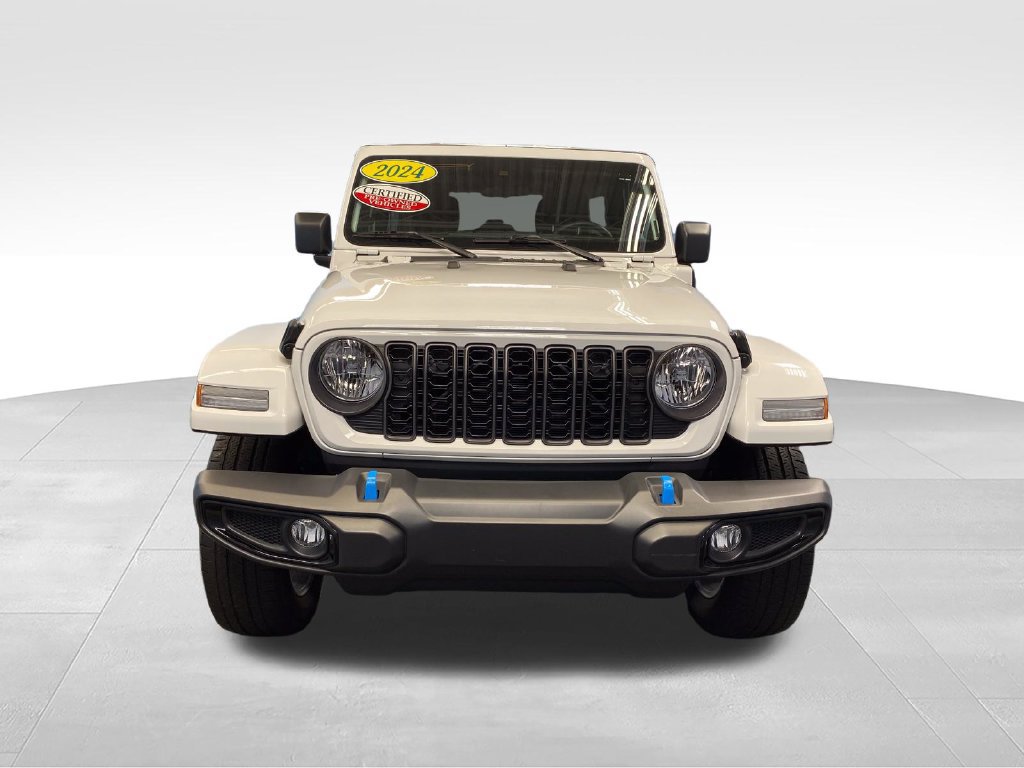Used 2024 Jeep Wrangler Unlimited w/ Convenience Group AWD/4WD image 3