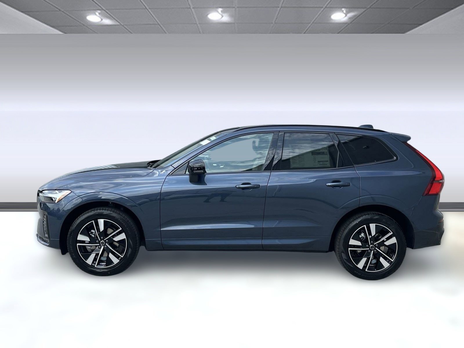 Used 2026 Volvo XC60 B5 Core w/ Climate Package image 2