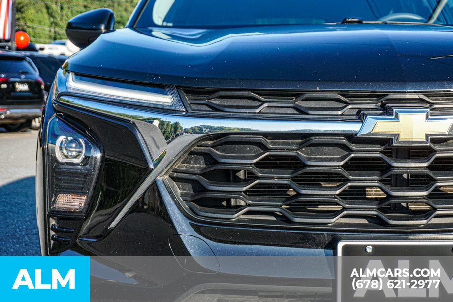 Used 2025 Chevrolet Trax LT FWD image 11