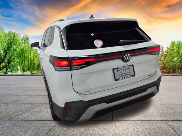 Certified 2025 Volkswagen Tiguan SE image 6