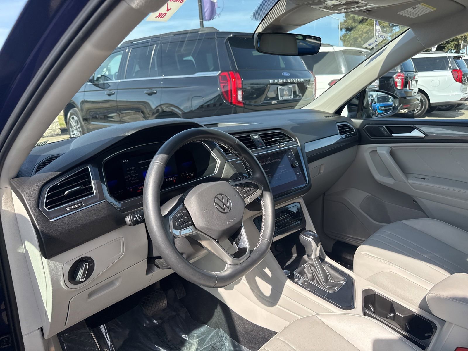 Used 2022 Volkswagen Tiguan SE FWD image 17