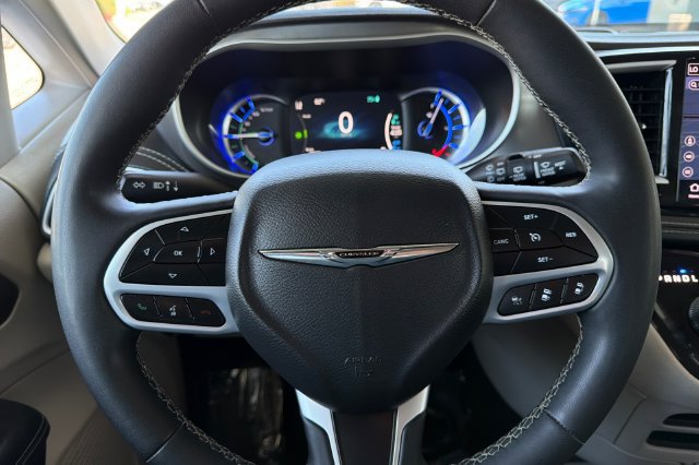 Used 2024 Chrysler Pacifica Limited FWD image 29