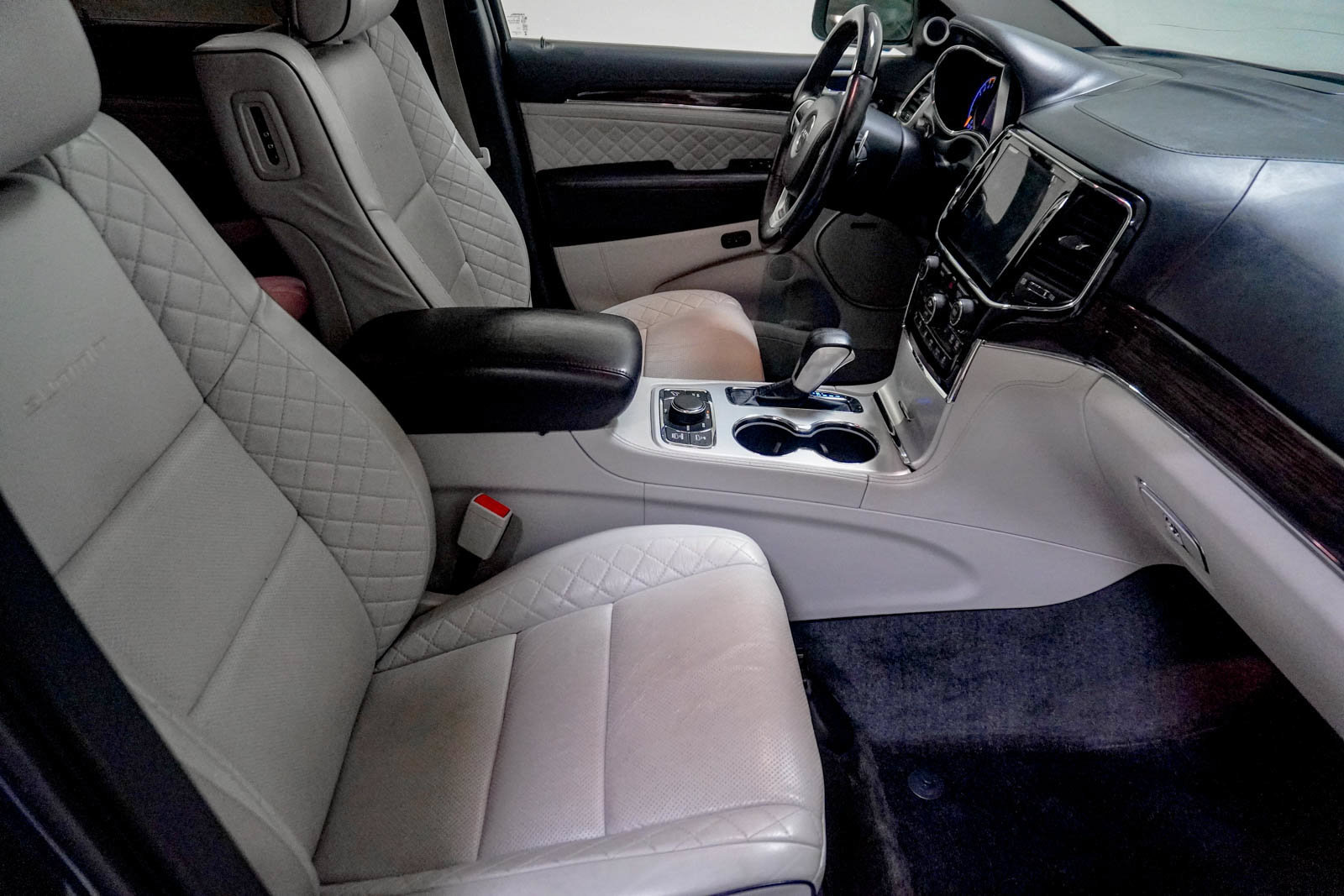 Used 2020 Jeep Grand Cherokee Summit AWD/4WD image 31