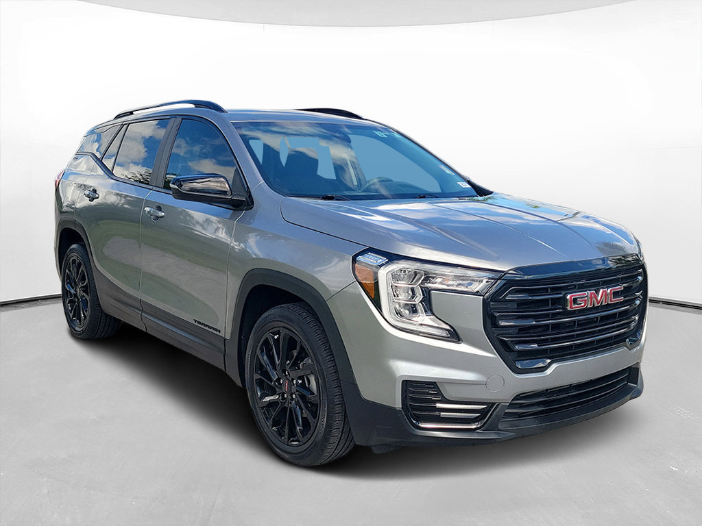 Used 2024 GMC Terrain SLE w/ Driver Convenience Package FWD image 3