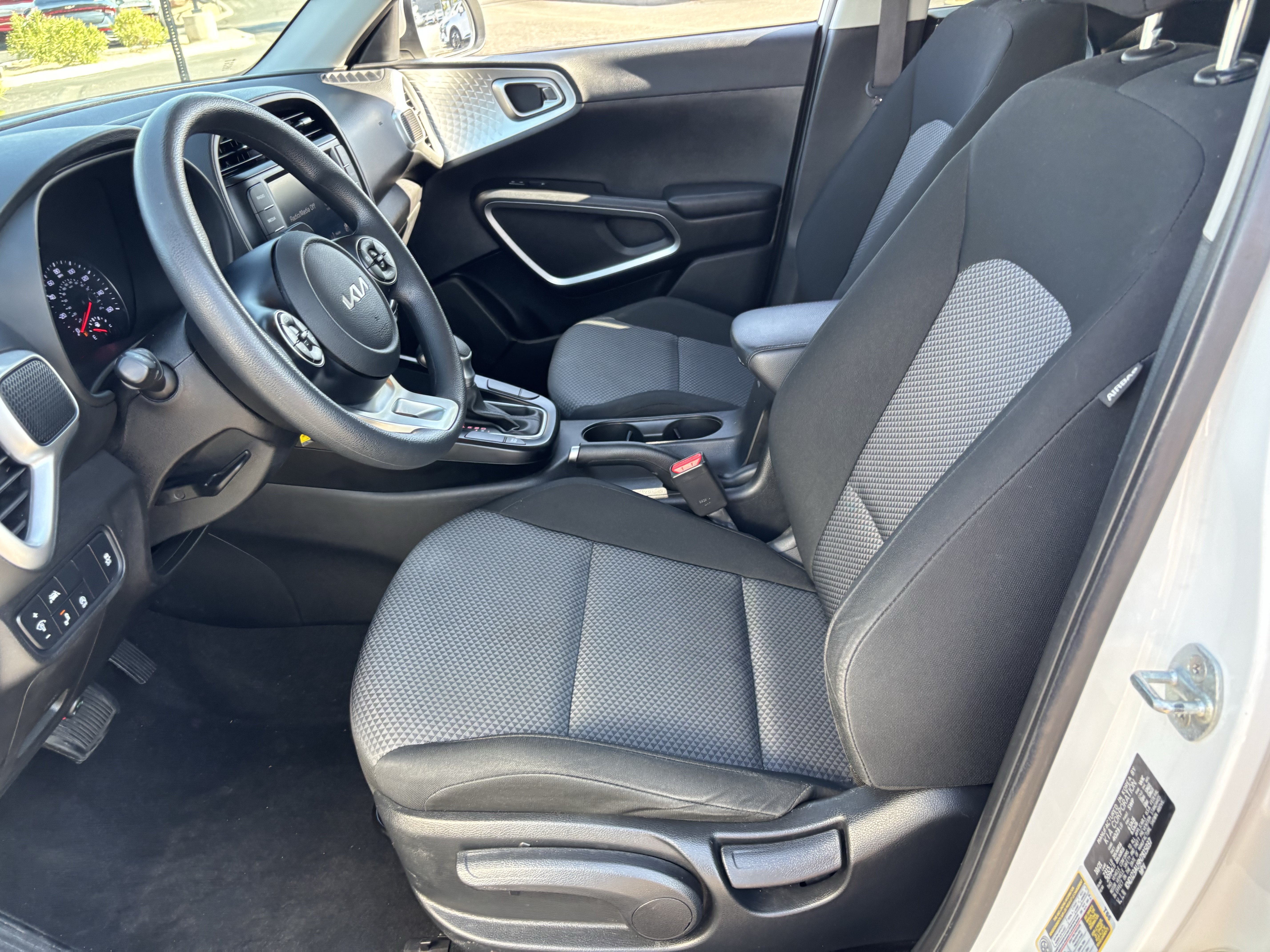 Certified 2022 Kia Soul LX w/ Technology Package FWD image 17