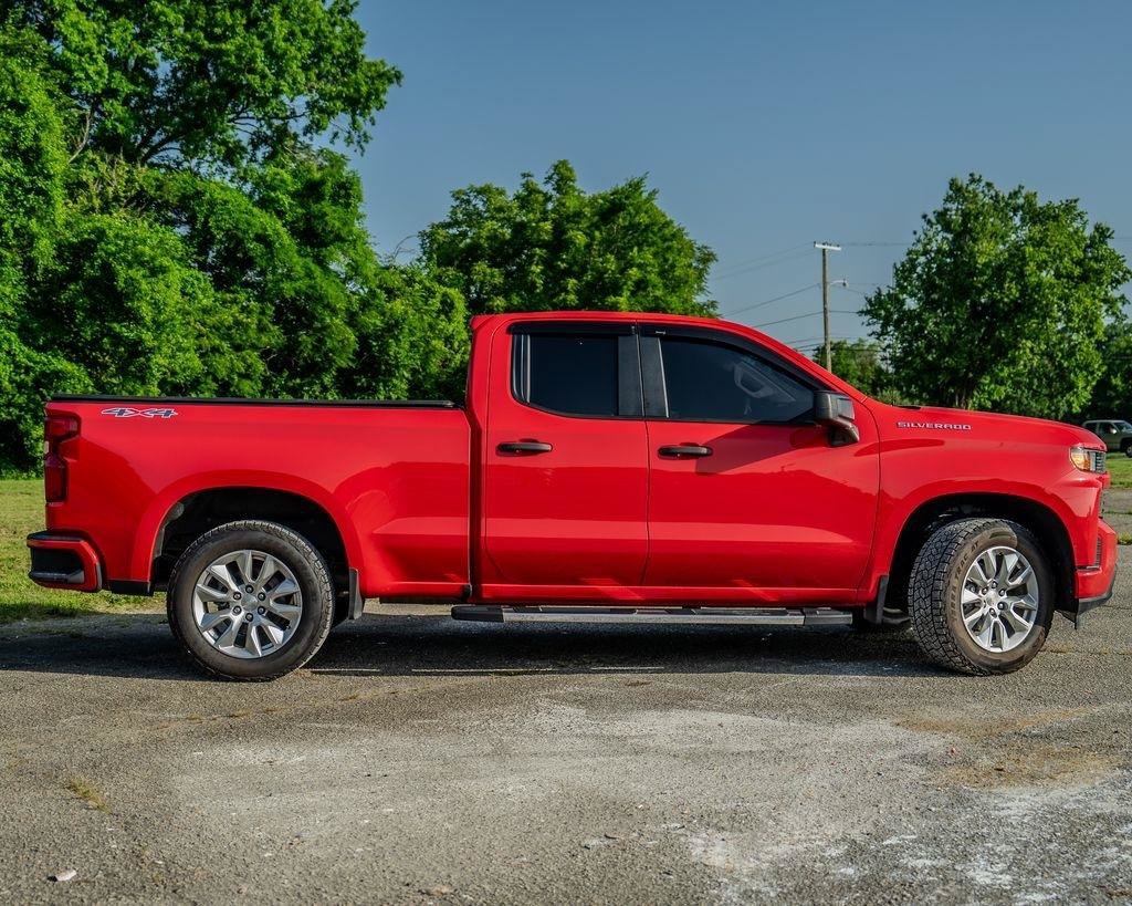 Used 2019 Chevrolet Silverado 1500 Custom w/ Custom Value Package AWD/4WD image 2