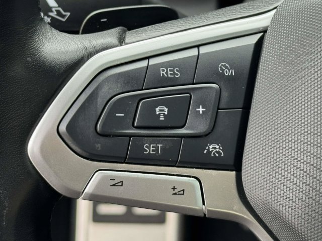 Used 2025 Volkswagen Atlas Cross Sport SEL Premium R-Line AWD/4WD image 19