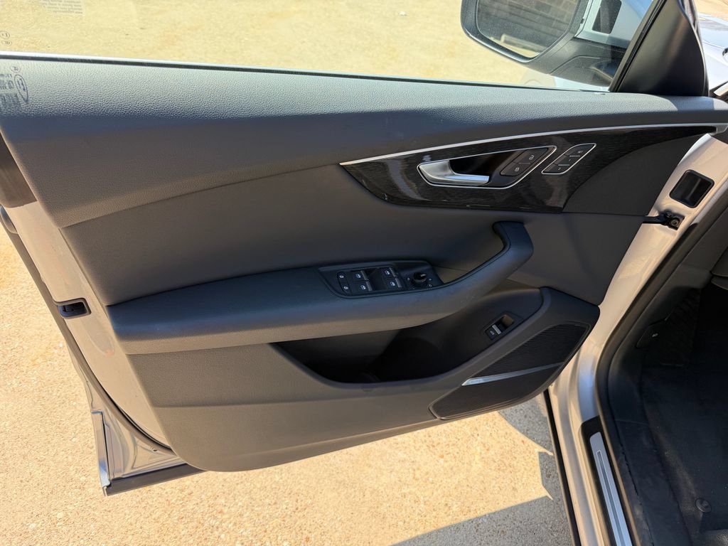 Used 2019 Audi Q8 Premium Plus AWD/4WD image 9