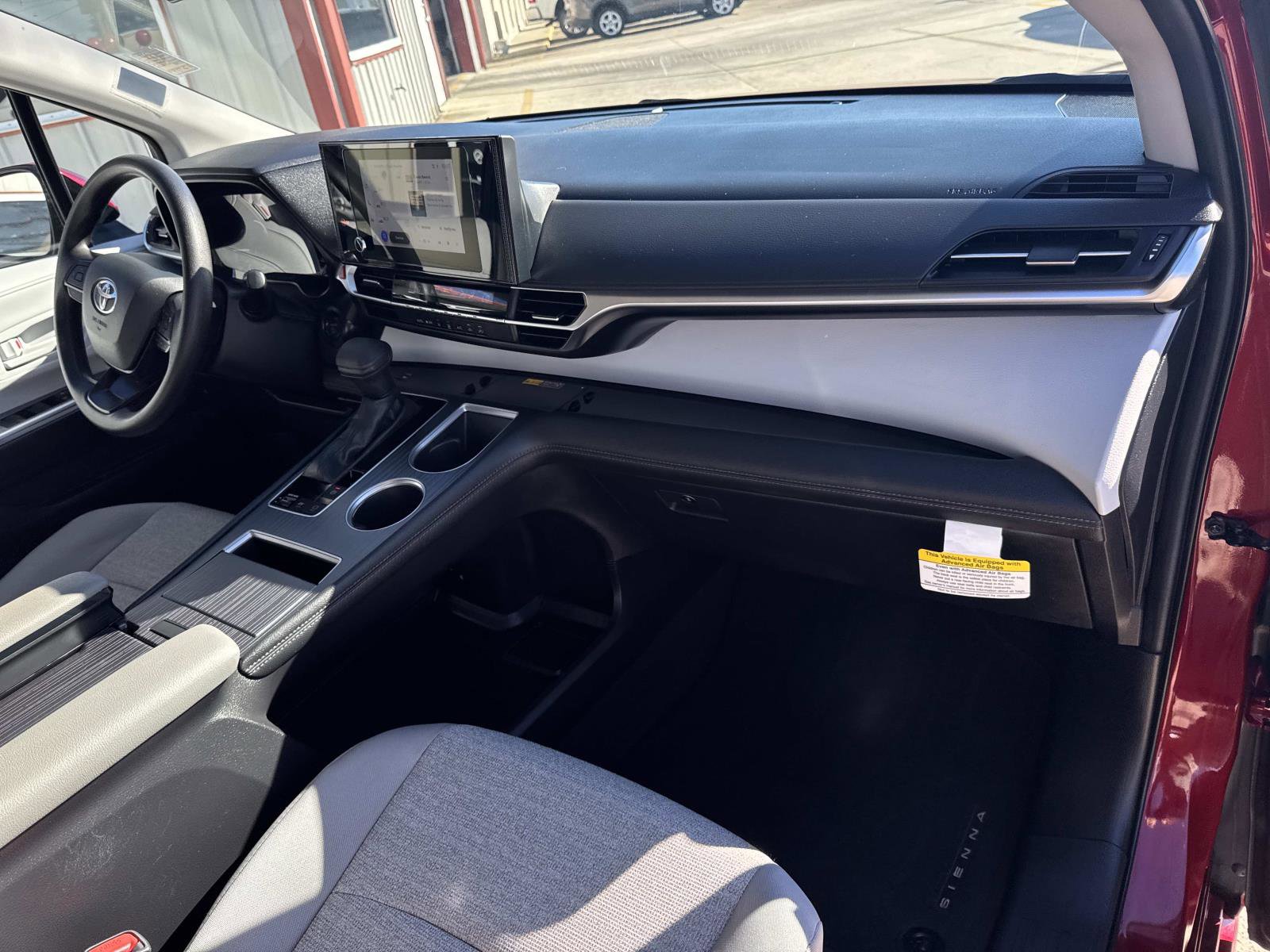 Used 2025 Toyota Sienna LE image 12
