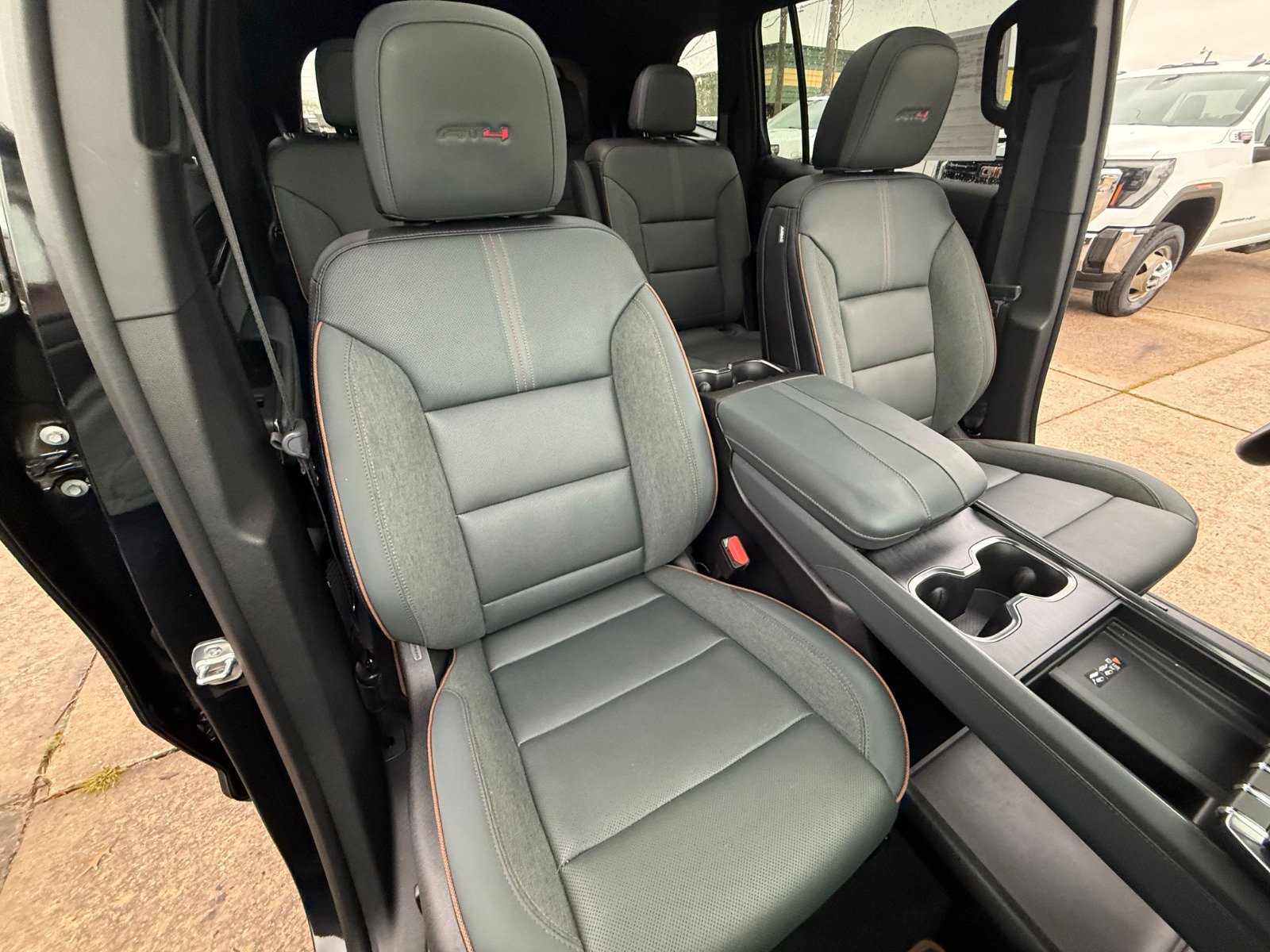 Certified 2025 GMC Acadia AT4 w/ Luxury Package image 32