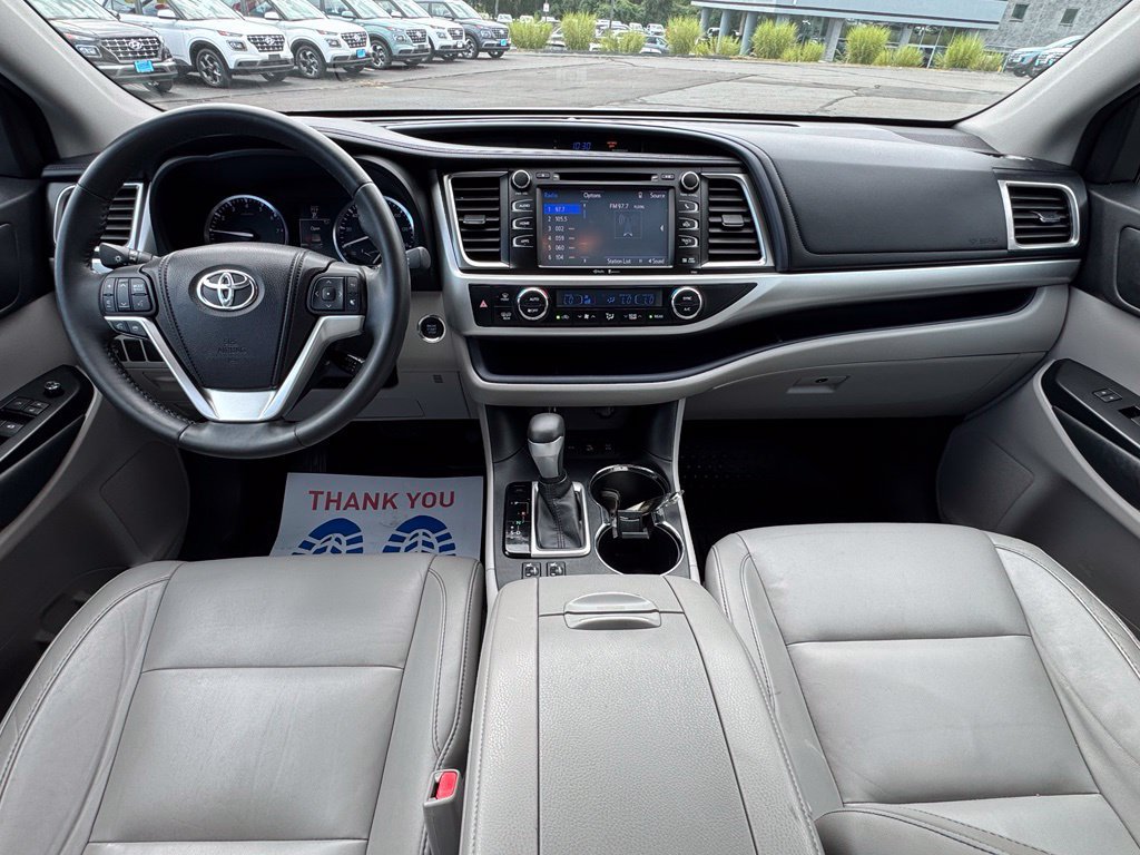 Used 2014 Toyota Highlander XLE AWD/4WD image 18