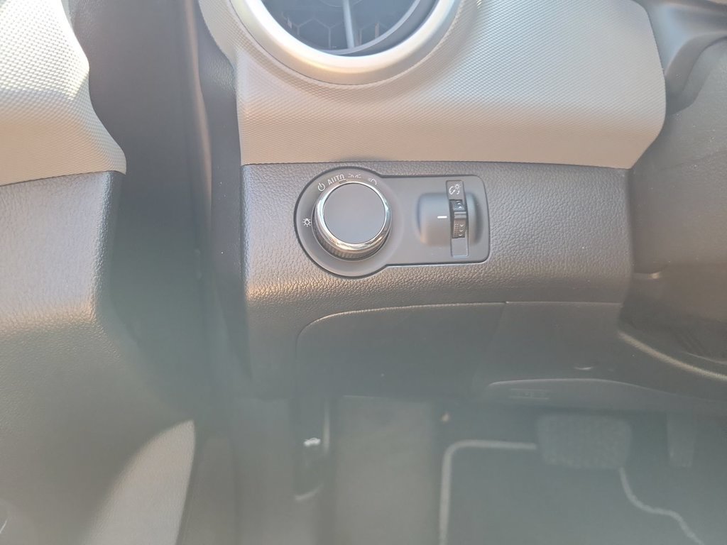 Used 2019 Chevrolet Sonic LT FWD image 17