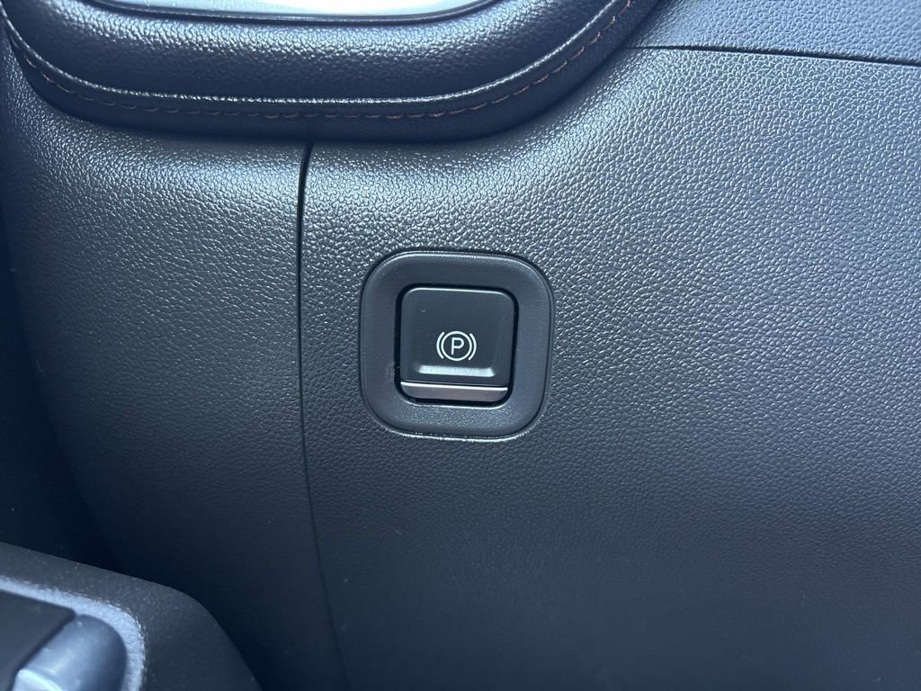 Used 2022 GMC Sierra 1500 AT4 w/ AT4 Premium Package image 29