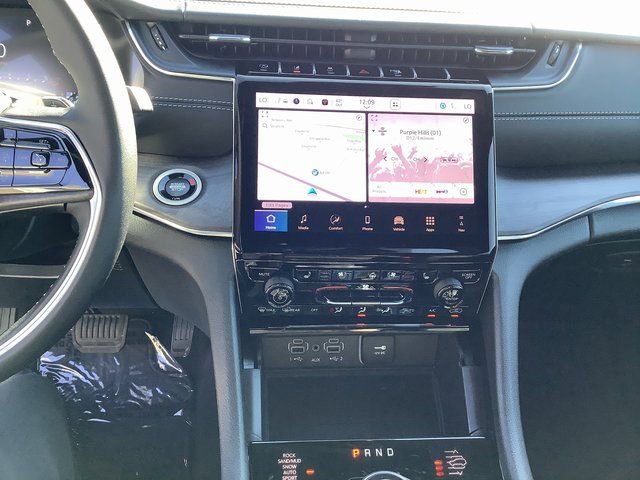 New 2025 Jeep Grand Cherokee Overland w/ Luxury Tech Group IV image 17