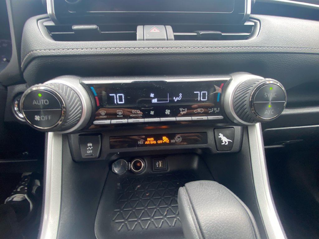 Used 2024 Toyota RAV4 XLE AWD/4WD image 25