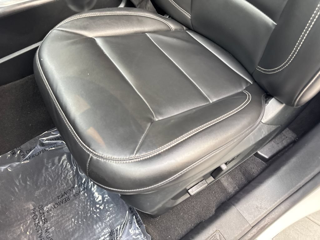 Used 2022 Ford Explorer XLT w/ Equipment Group 202A AWD/4WD image 30