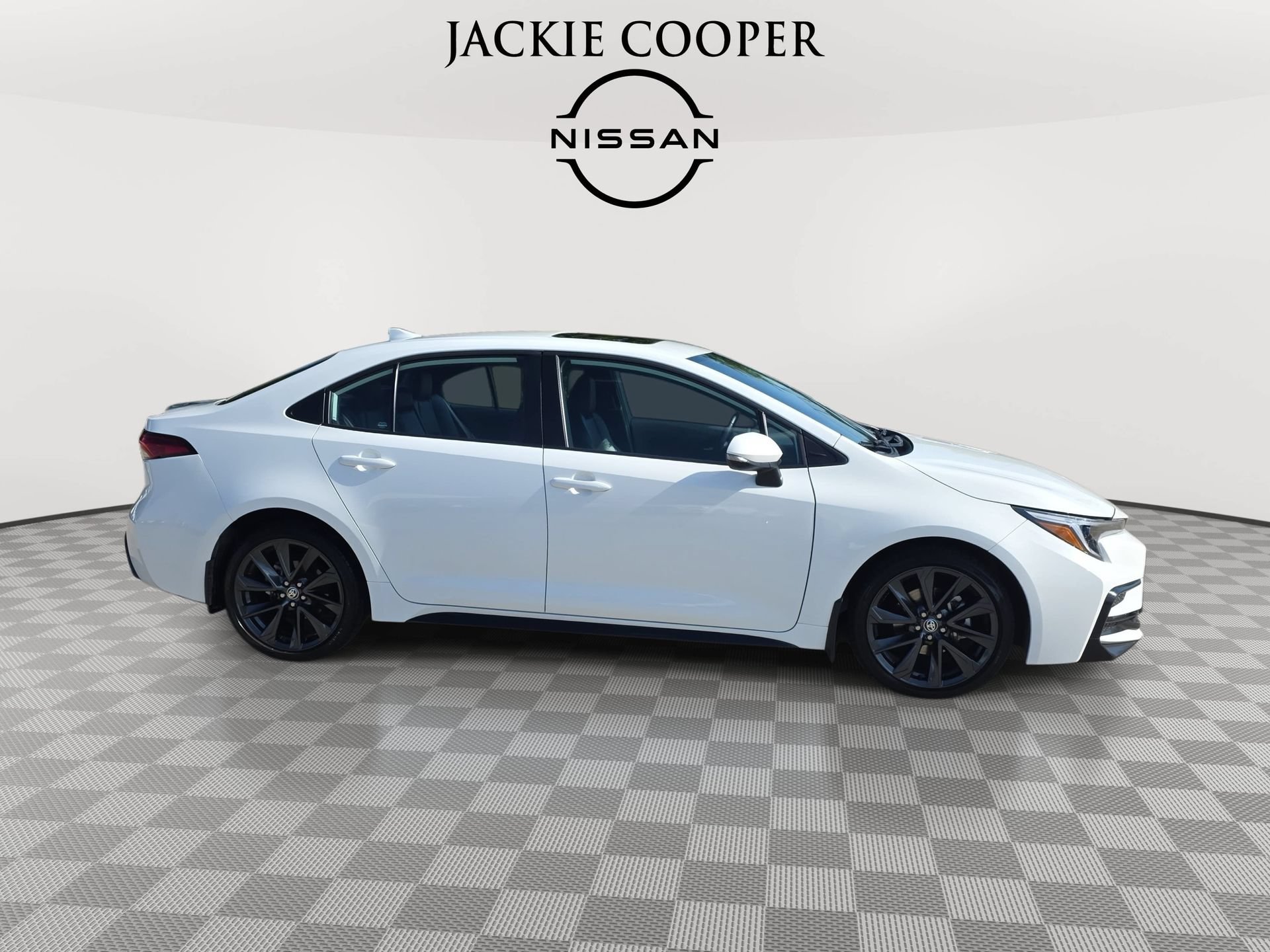 Used 2024 Toyota Corolla XSE FWD image 4