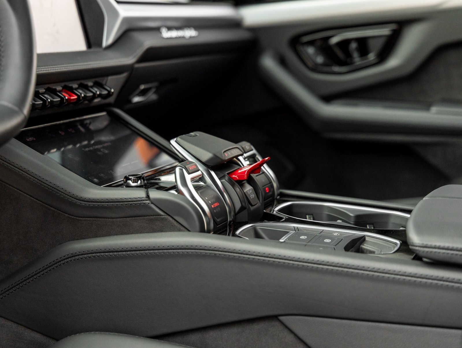 Used 2025 Lamborghini Urus SE image 22