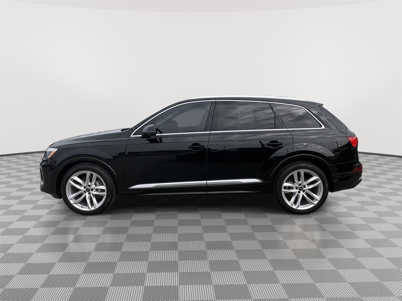 Certified 2025 Audi Q7 3.0T Premium Plus AWD/4WD image 2